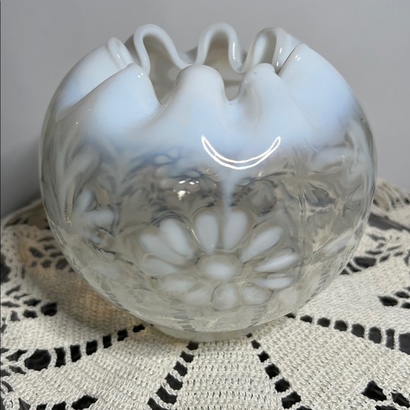Vintage Fenton Daisy & Fern Opalescent Glass Rose Bowl Ruffled Edge, UV Reactive - Picture 1 of 15